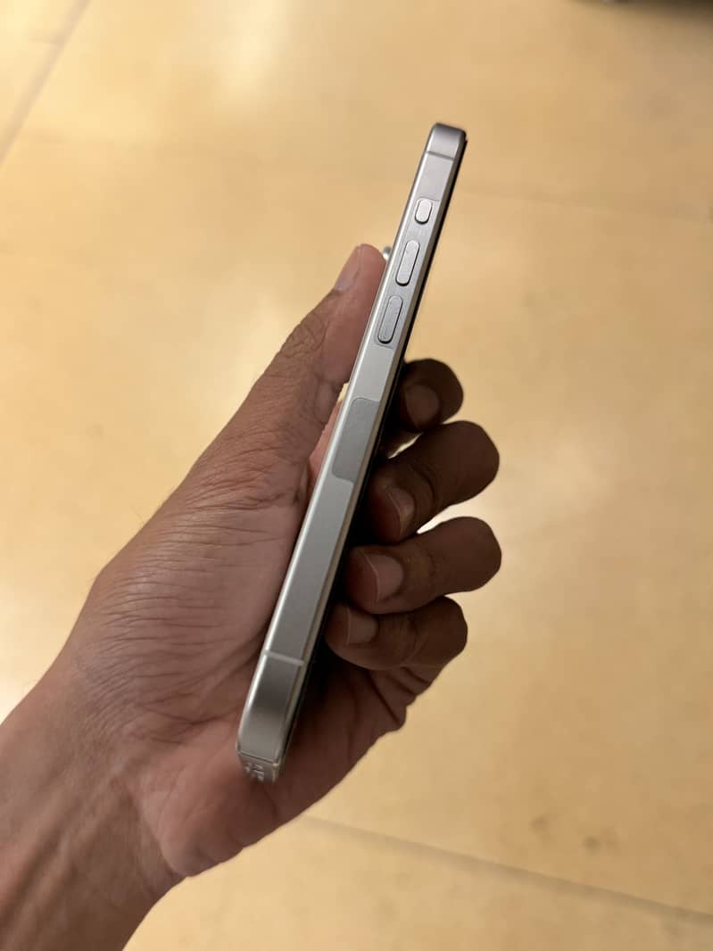 Apple iPhone 15 Pro 2