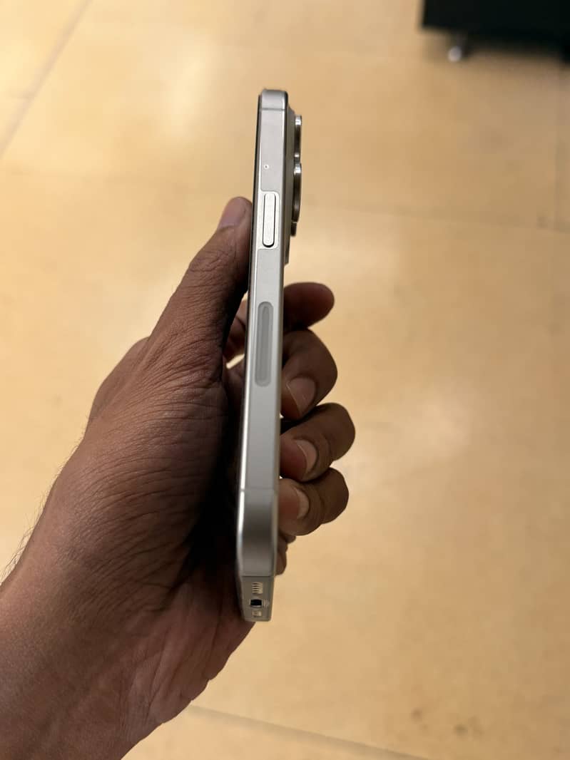 Apple iPhone 15 Pro 3