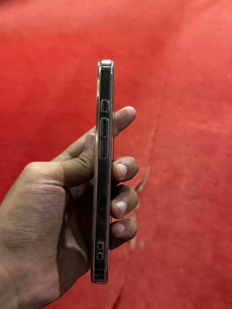 Apple iPhone 16 6