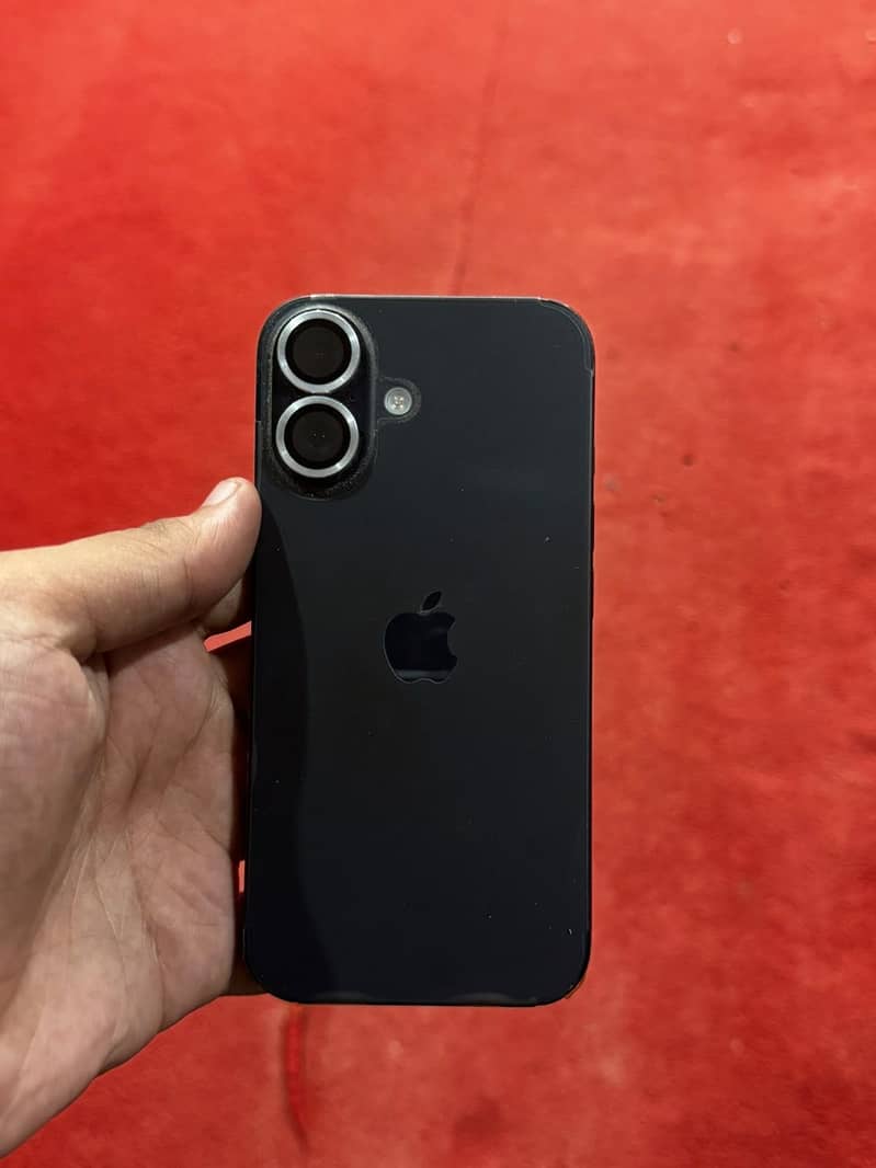 Apple iPhone 16 7