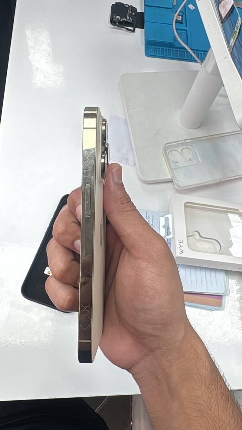 Apple iPhone 14 Pro 1