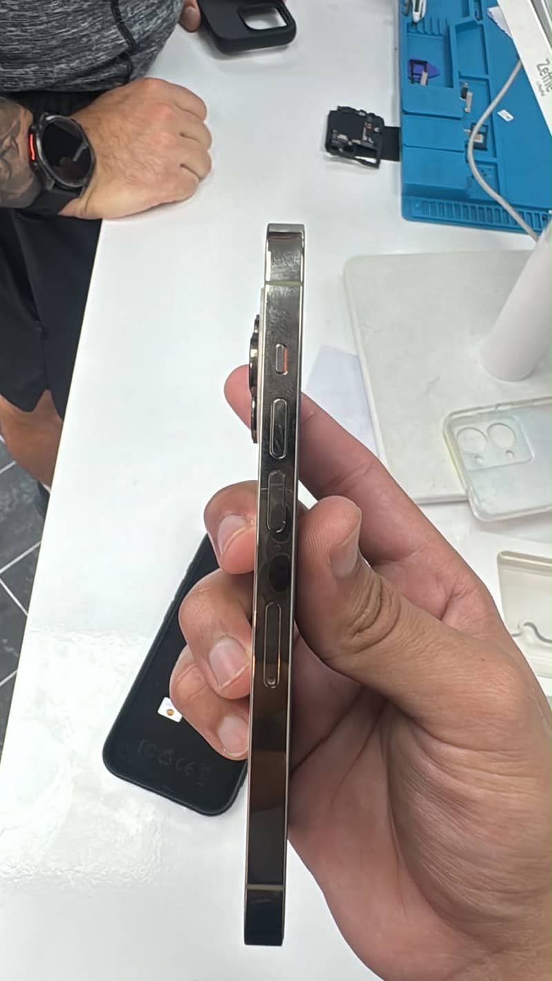 Apple iPhone 14 Pro 2