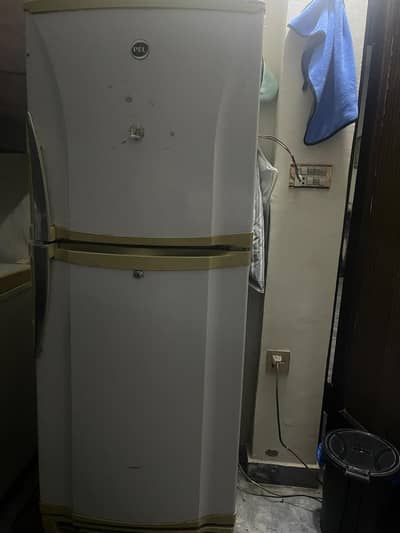 freezer + fridge (2 compartment refrigerator)