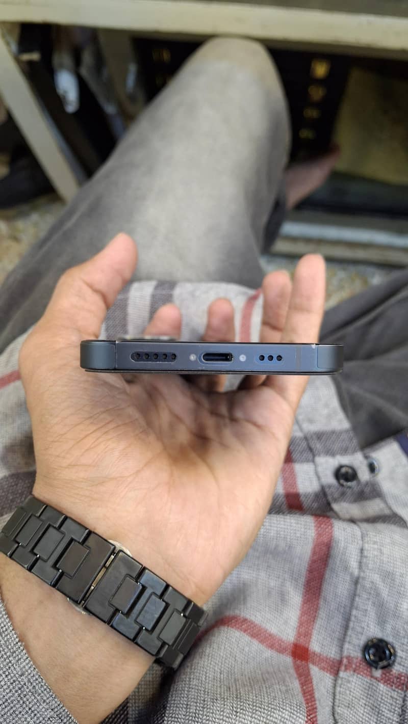iPhone 13 4