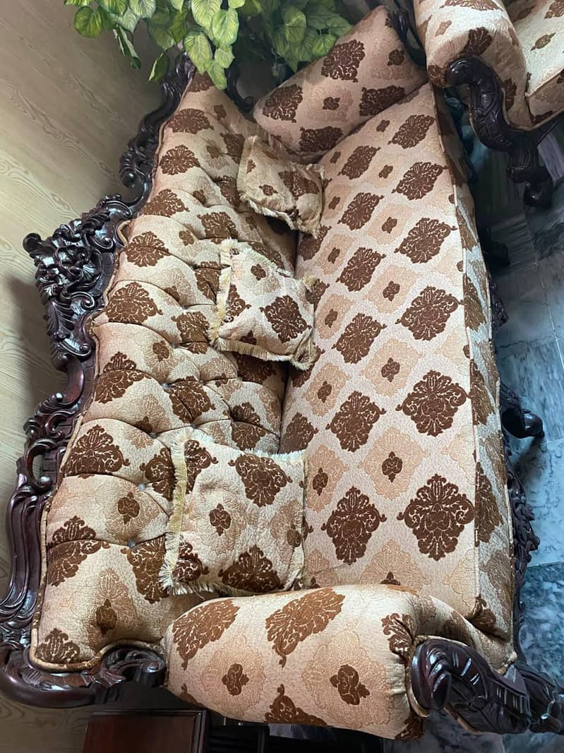 7Seater chinioti sofa 10/10 2