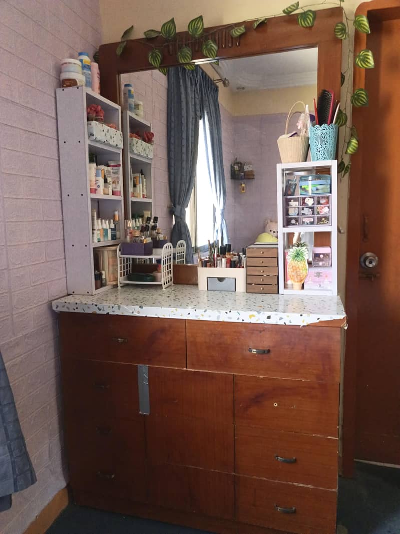 Dressing table 0