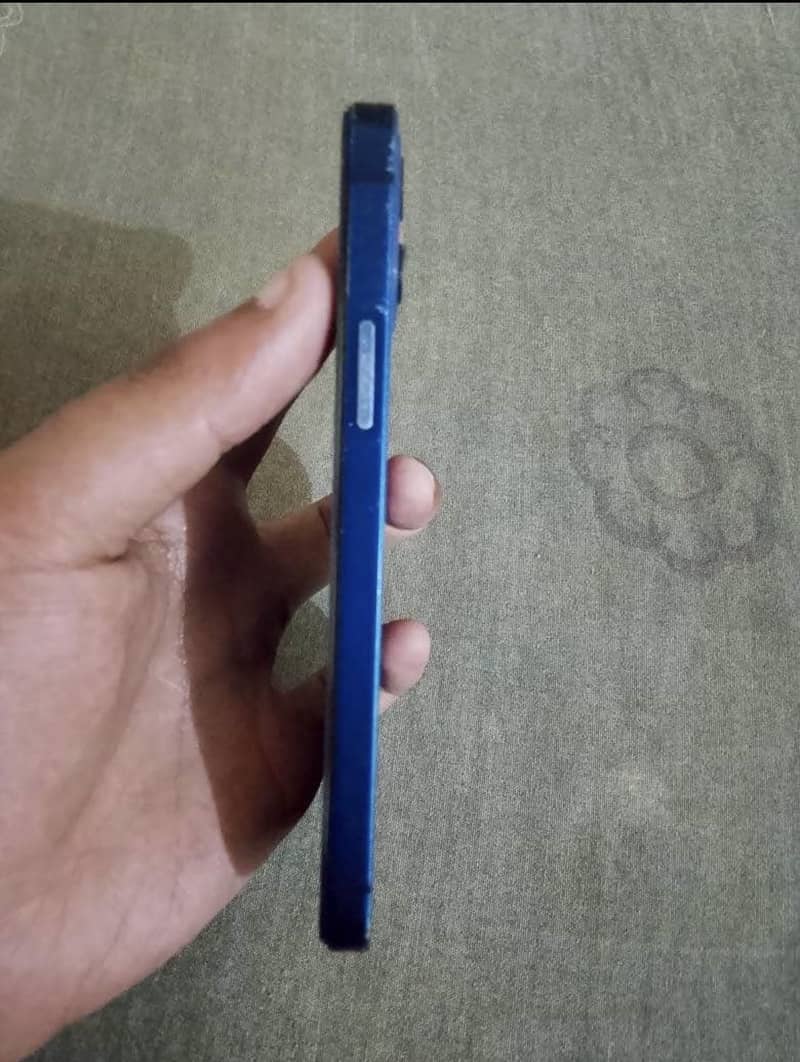 Apple iPhone 12 3