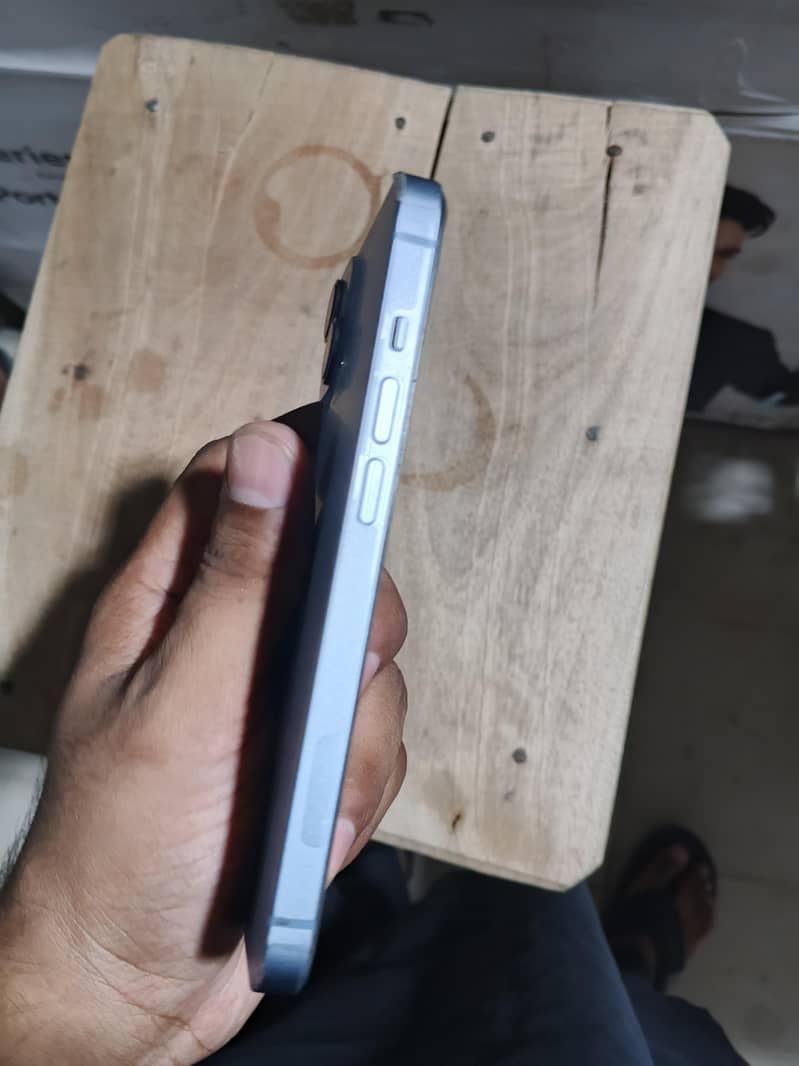 Apple iPhone 14 3