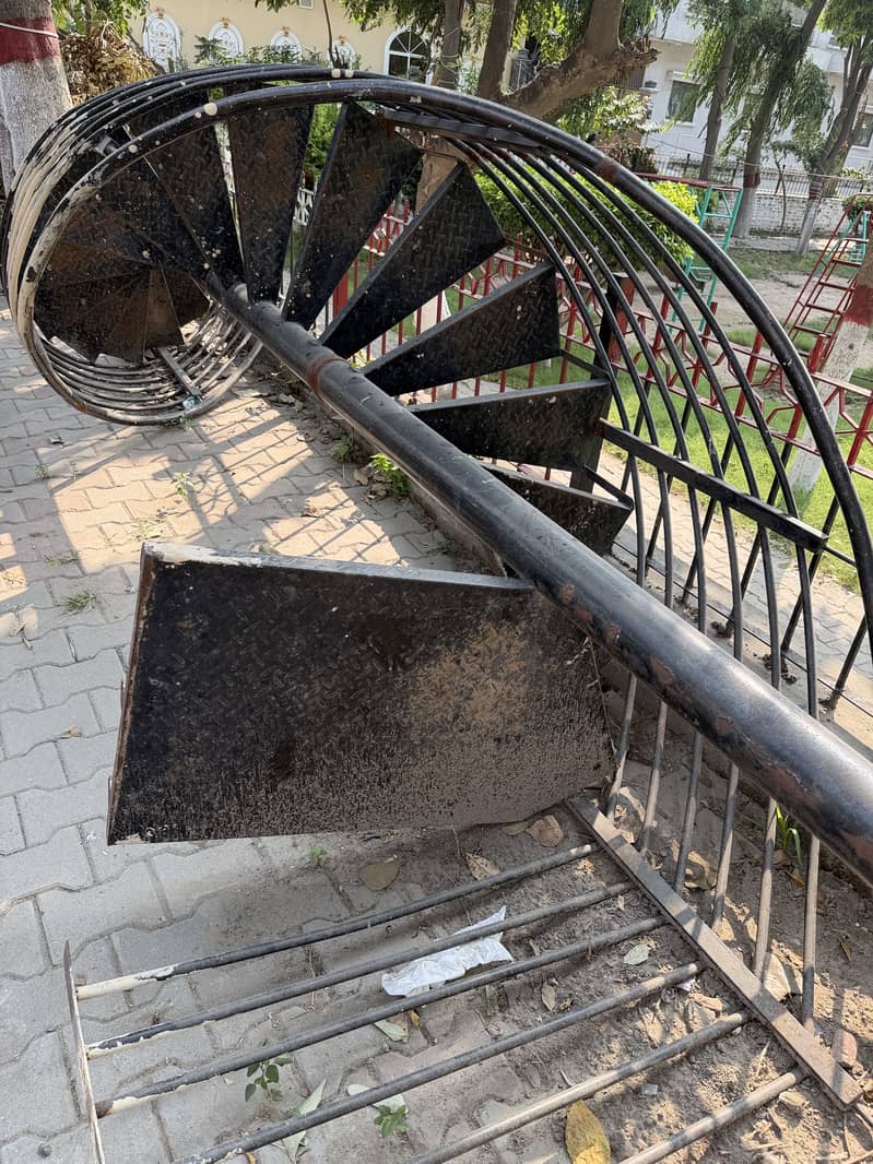Round stair 1
