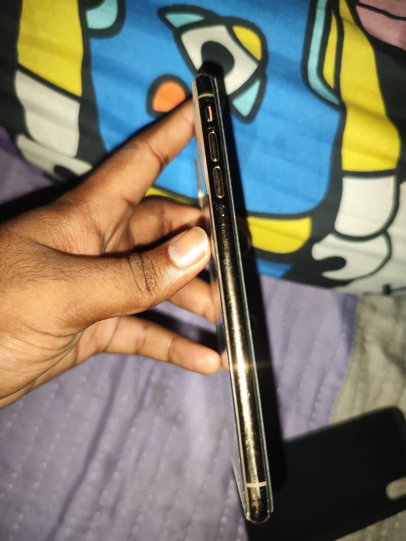 Apple iPhone XS Max 3