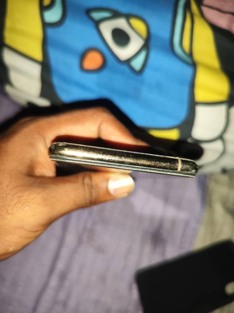 Apple iPhone XS Max 4