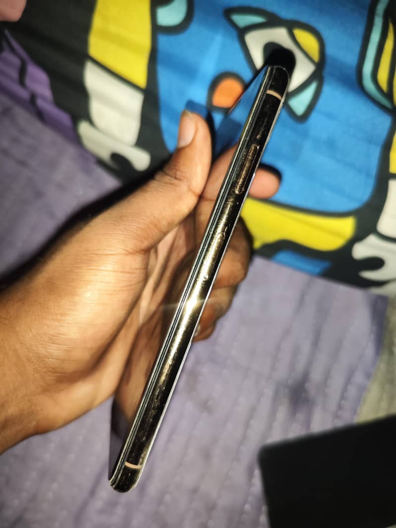 Apple iPhone XS Max 5