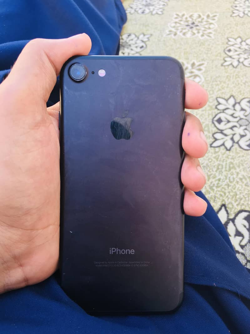 Apple iPhone 7 0
