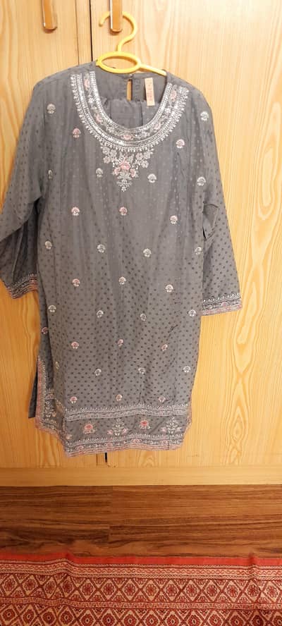 Ethnic 2 pc- grey- formal wear- 6 to 7 years.