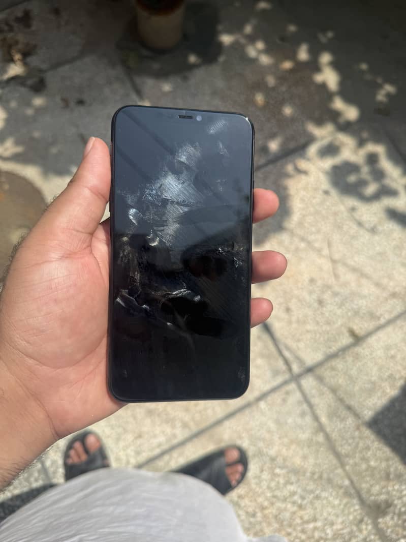 Apple iPhone 11 Pro Max 2