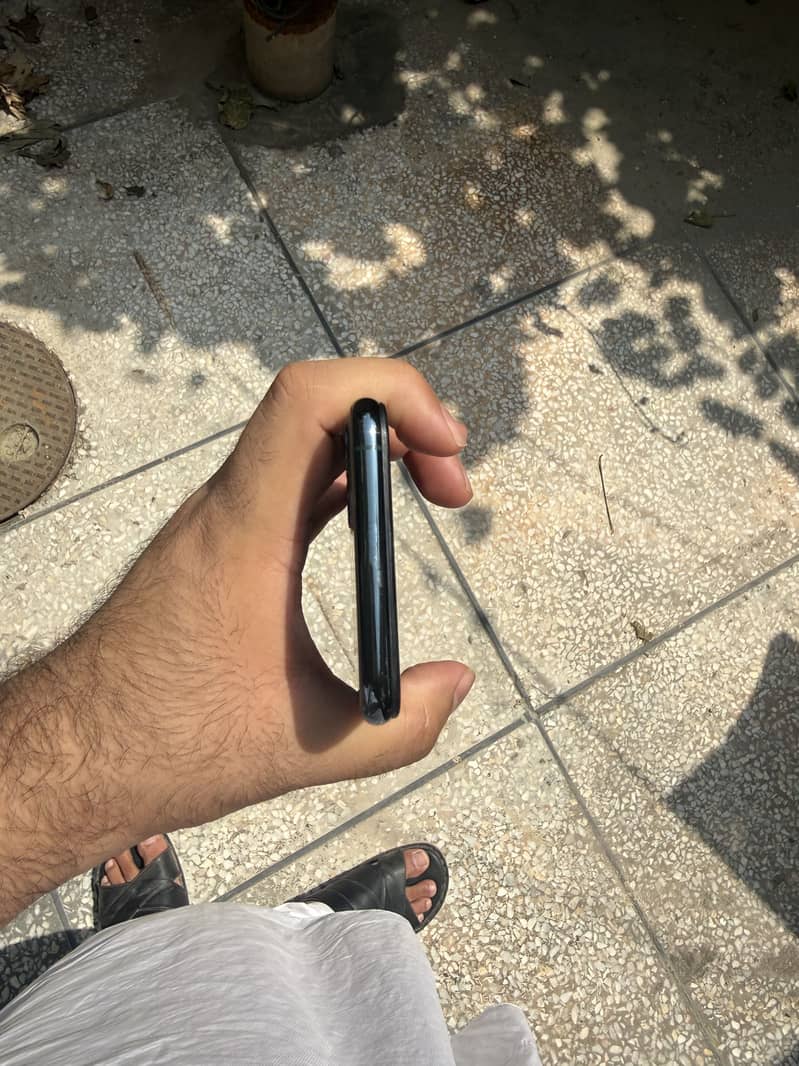 Apple iPhone 11 Pro Max 4
