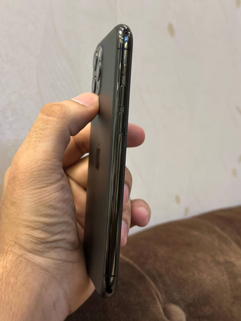 Apple iPhone 11 Pro 1