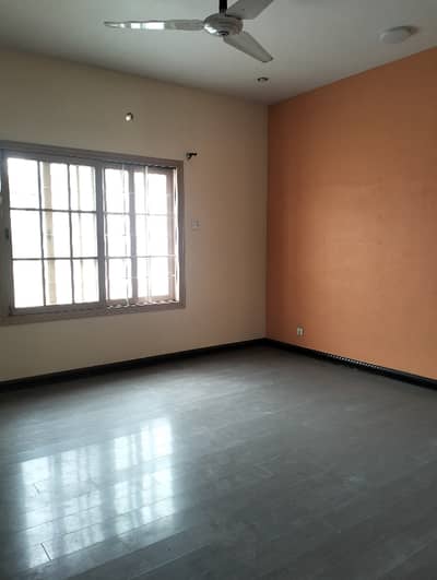 Gulshan Iqbal Block 13D1 2nd Floor Portion  For Rent 3 Bed DD 60 Feet Road Rent 140000.600 Square Yards *Code(16793)*