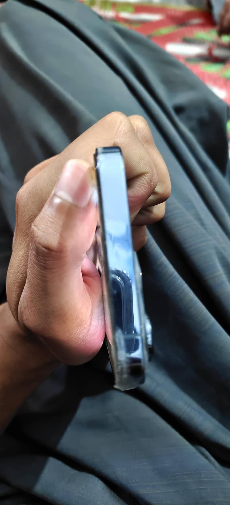 Apple iPhone 13 Pro 3