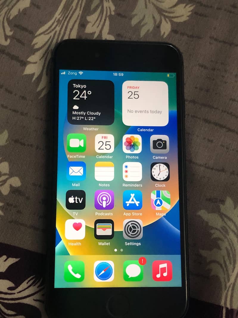 Apple iPhone 8 1