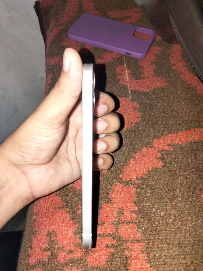 Apple iPhone 12 1