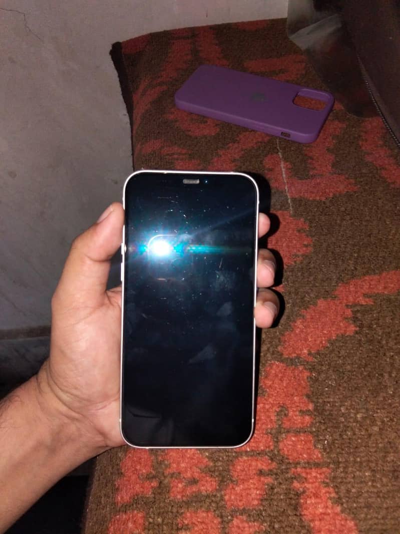 Apple iPhone 12 4