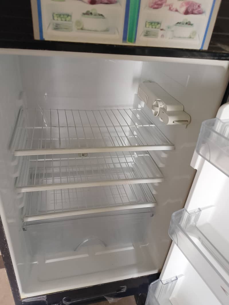 Dawlance Refrigerator | 30% More Capacity | Energy Saving 1