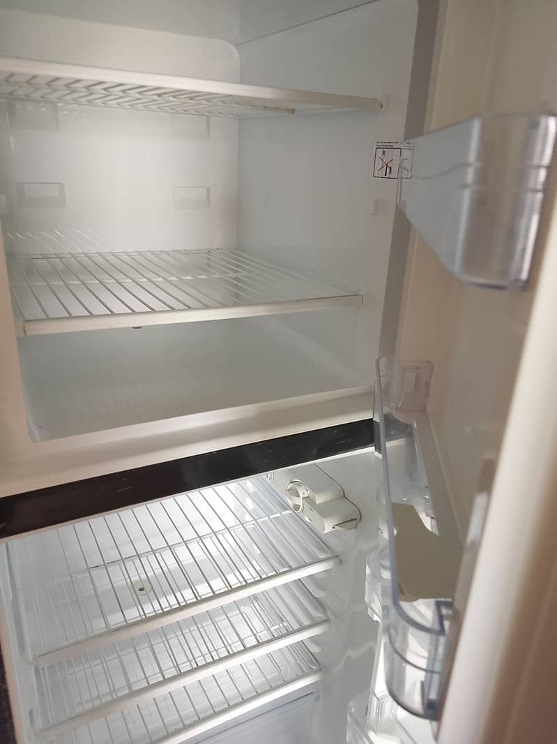 Dawlance Refrigerator | 30% More Capacity | Energy Saving 2