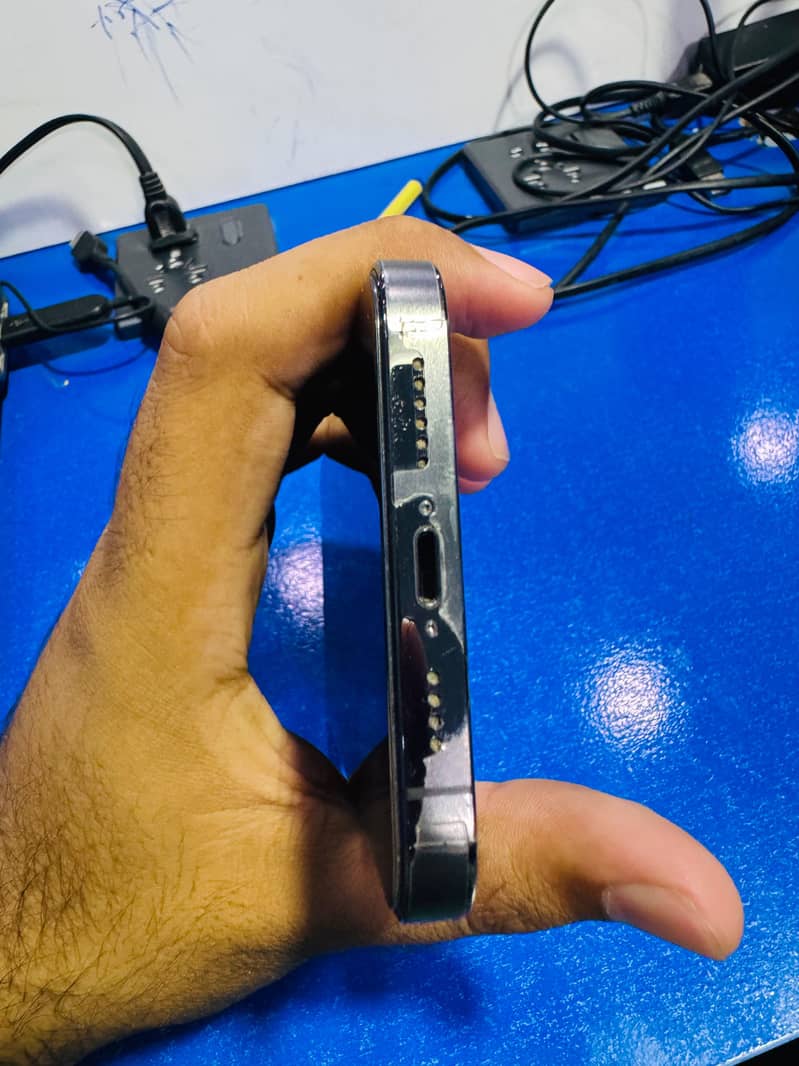 Apple iPhone 13 Pro Max 4