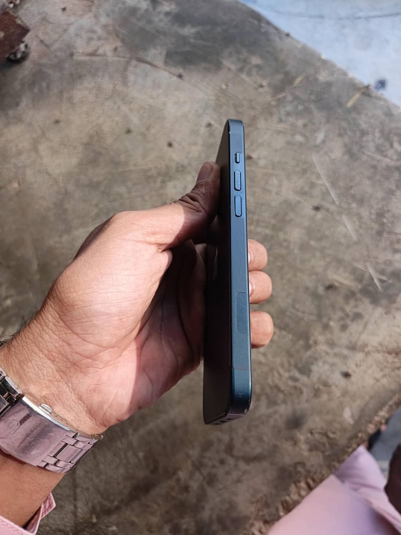 Apple iPhone 14 3