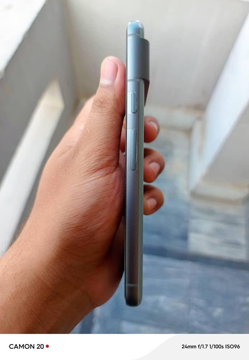 Google Pixel 8 4