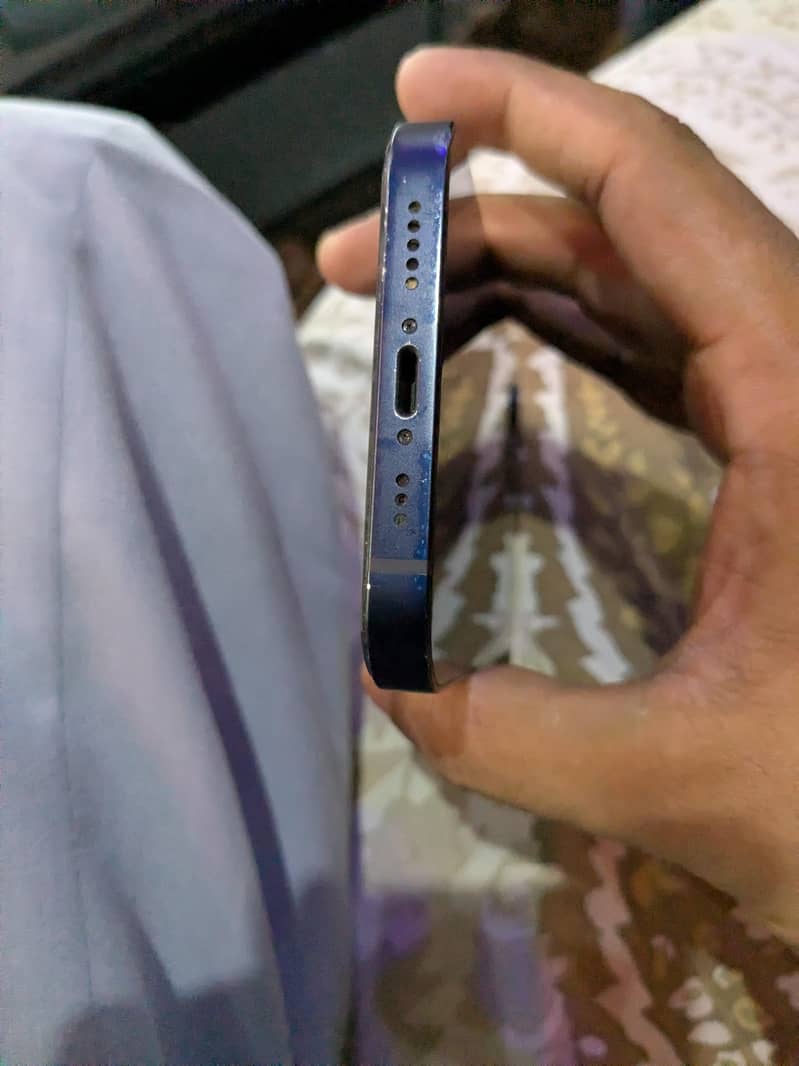 Apple iPhone 12 3