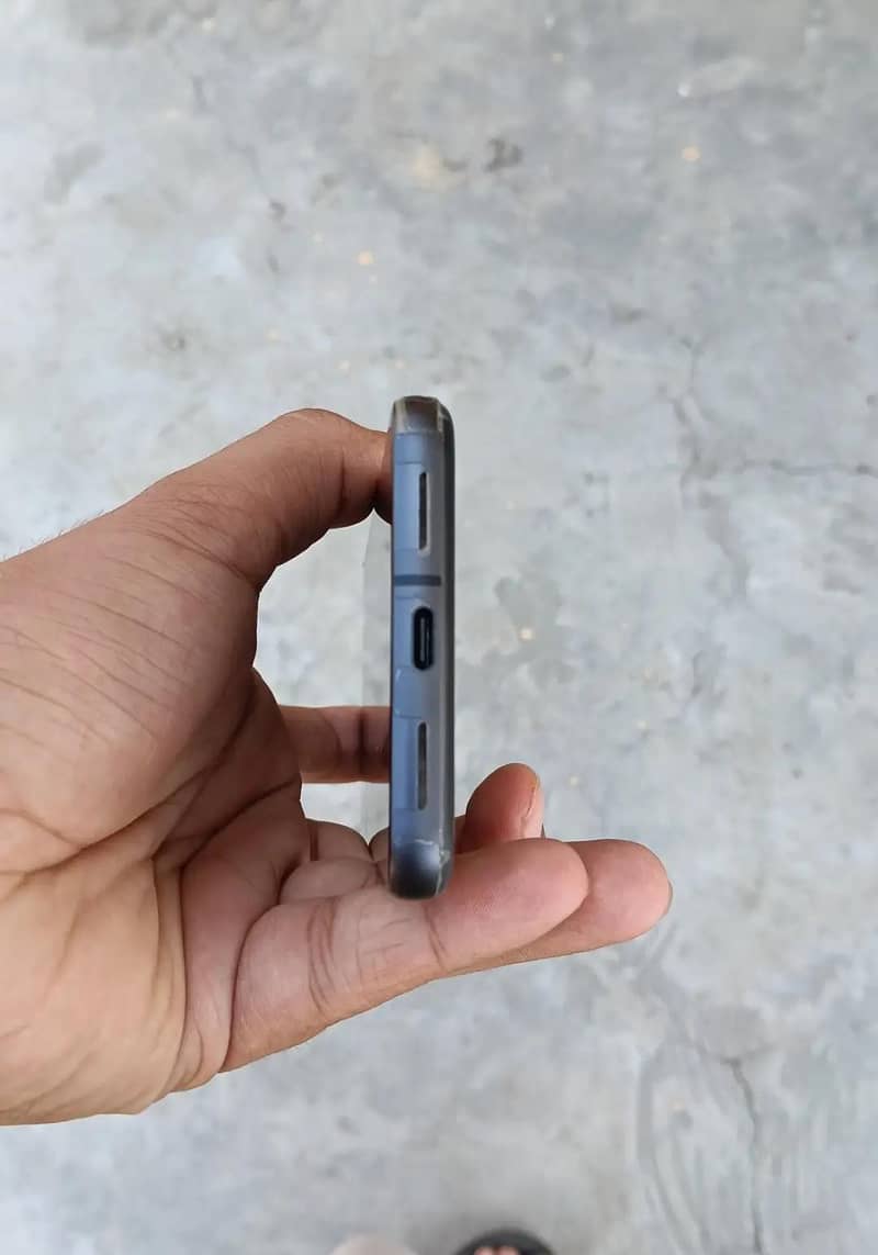 Google Pixel 8 4