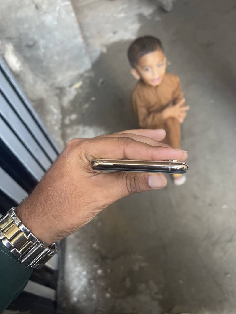 Apple iPhone XS Max 2