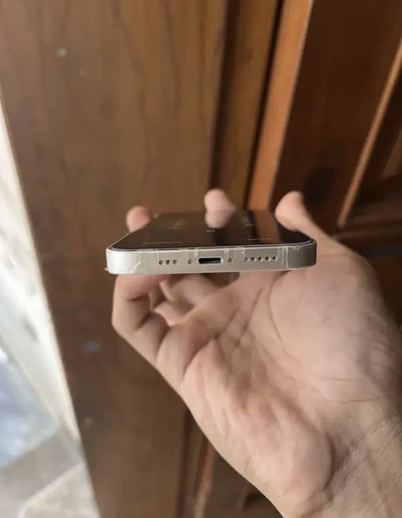 Apple iPhone 14 3