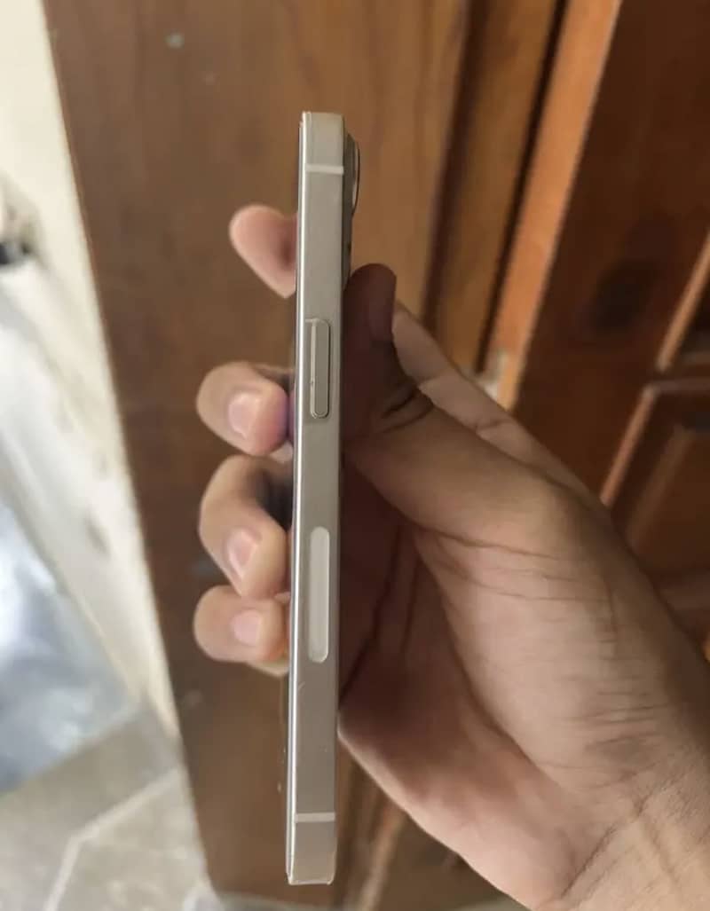 Apple iPhone 14 4