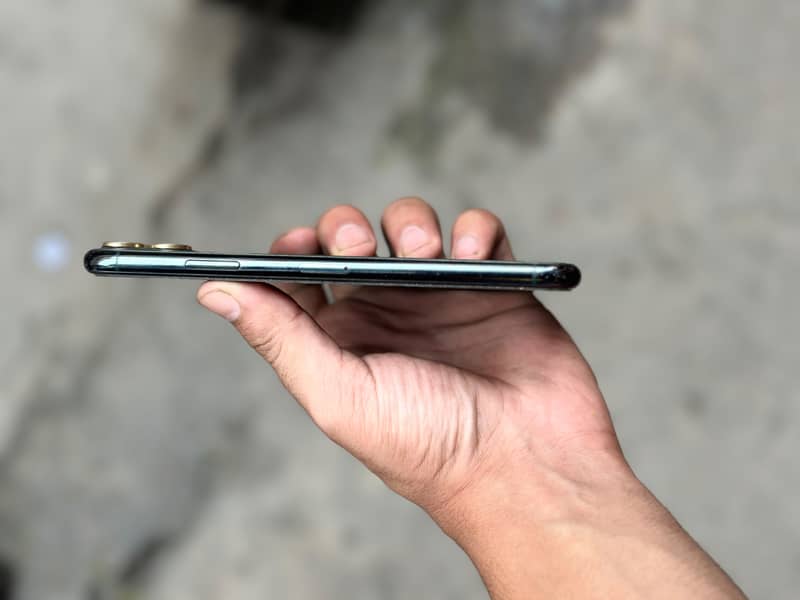 Apple iPhone 11 Pro Max 2