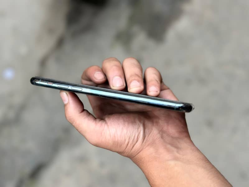 Apple iPhone 11 Pro Max 4