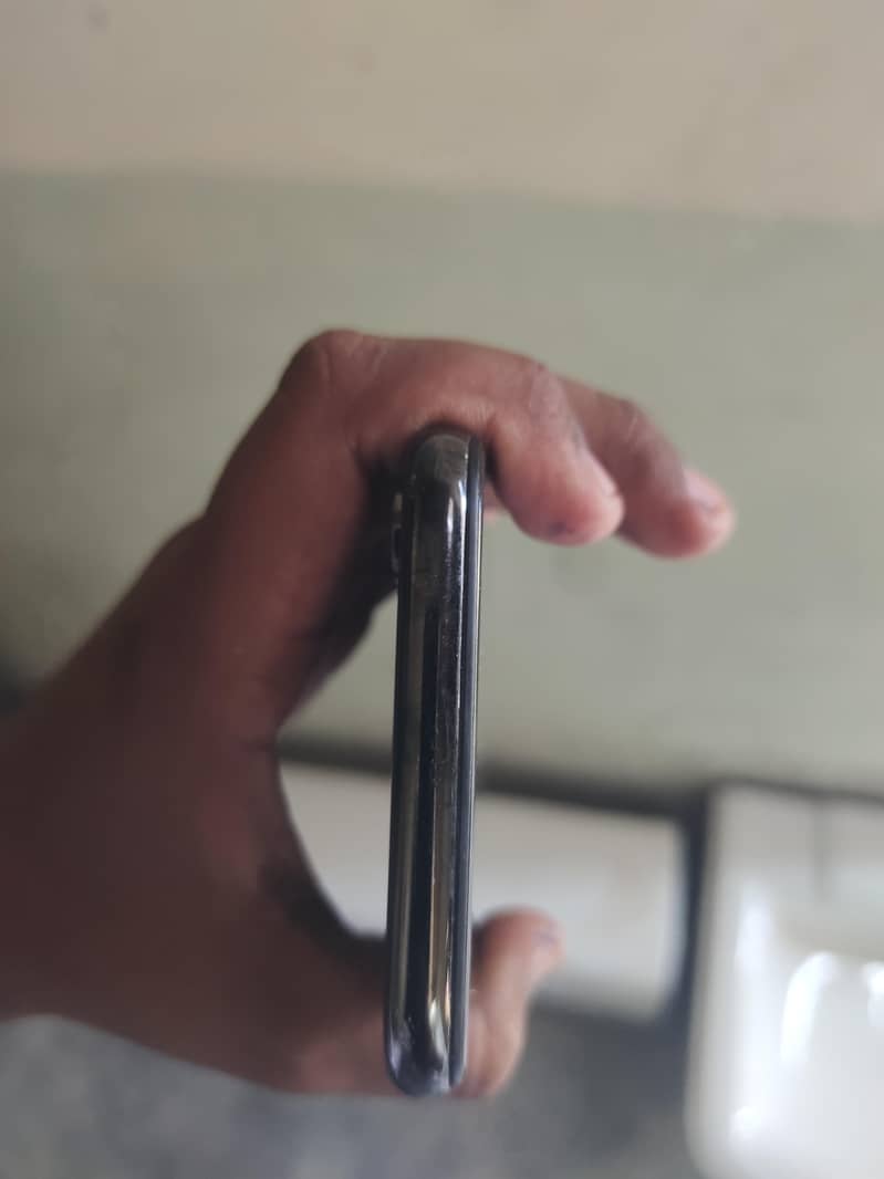 Apple iPhone X 4
