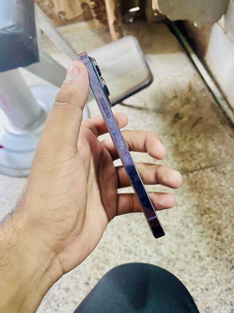 Apple iPhone 14 Pro Max 1