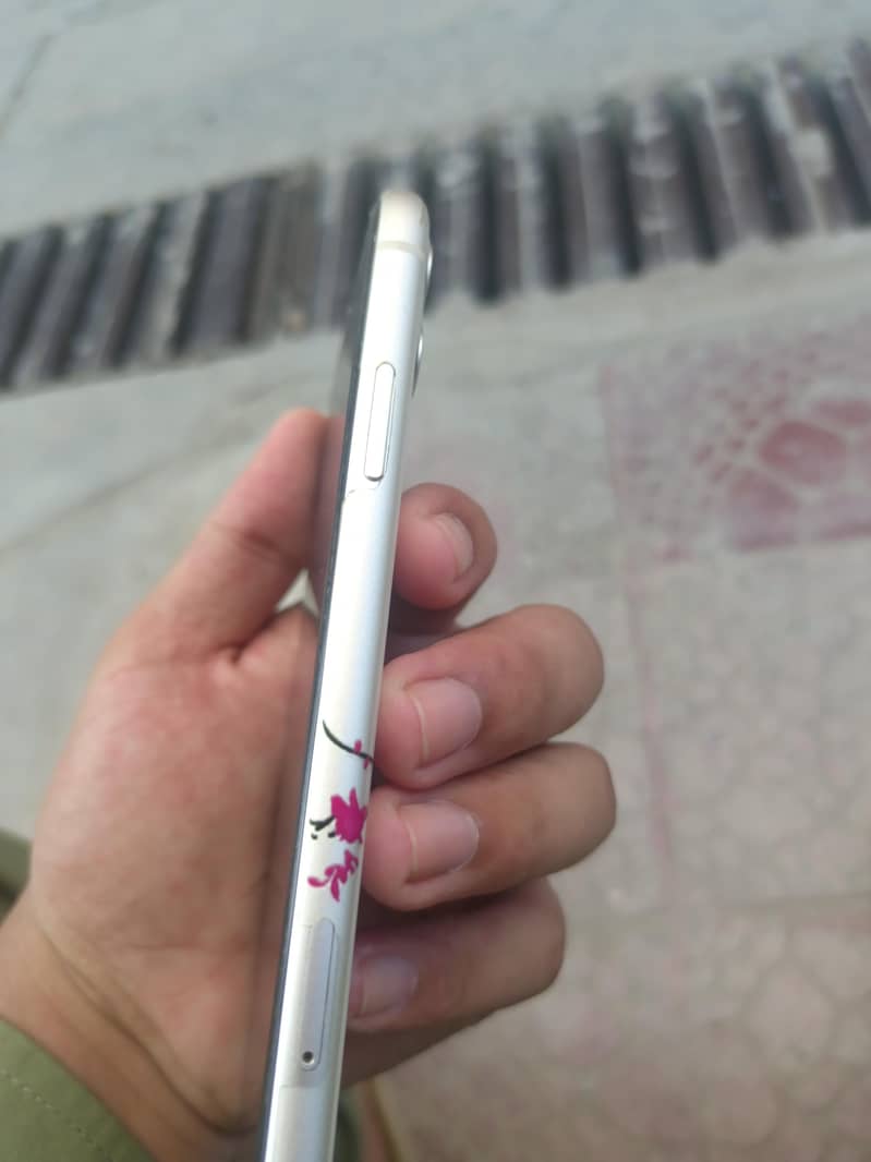 Apple iPhone 11 3