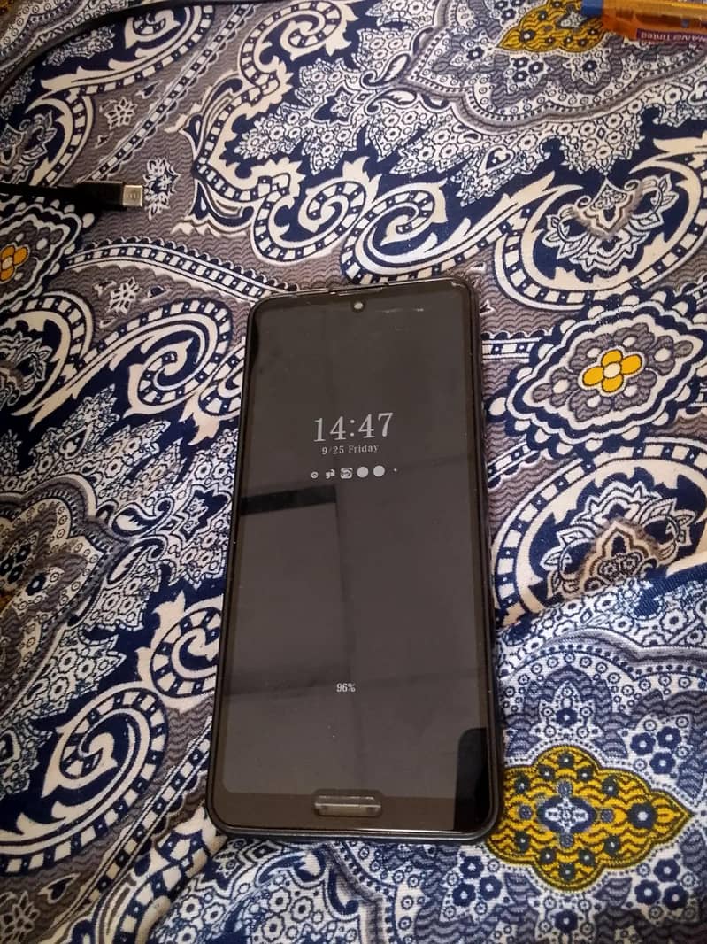 Sharp Aquos R5G 1