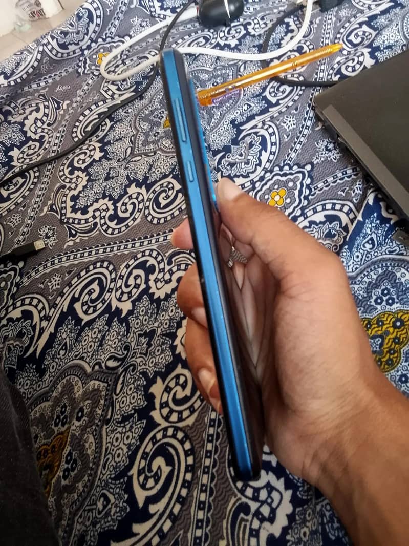 Sharp Aquos R5G 4