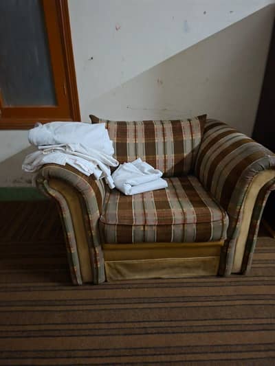 SOFA SET OF 4 SEATS, 1 DOUBLE SEATER AND 2 SINGLE SEATER