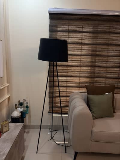 Floor lamp in black colour. In excellent conditioned.