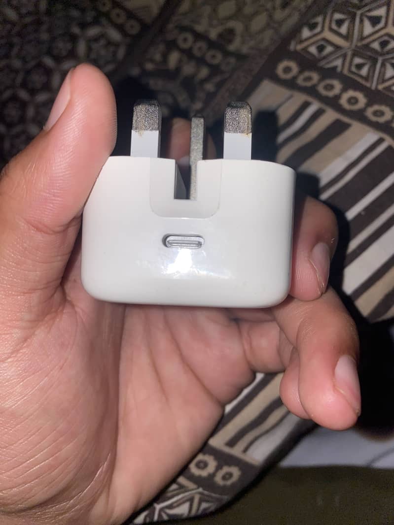 iPhone 20w adapter 1