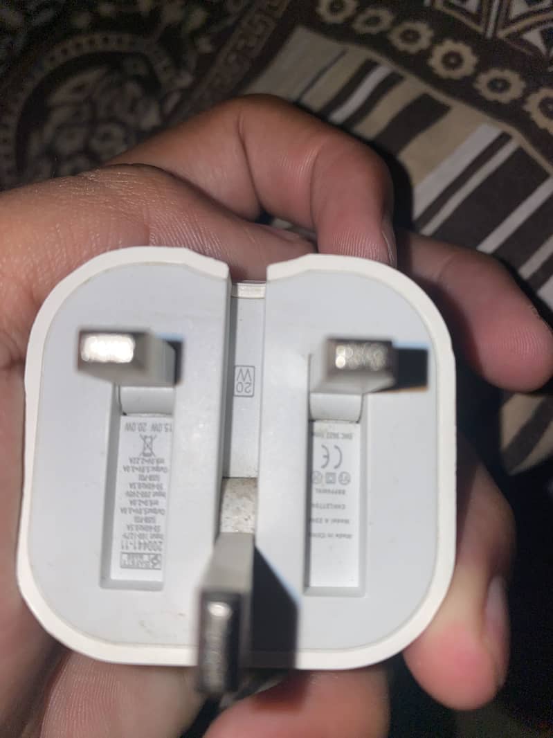 iPhone 20w adapter 3