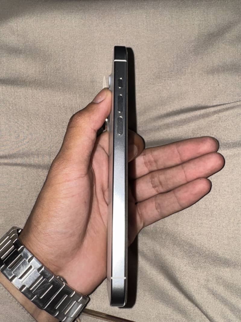 Apple iPhone 15 Pro Max 2