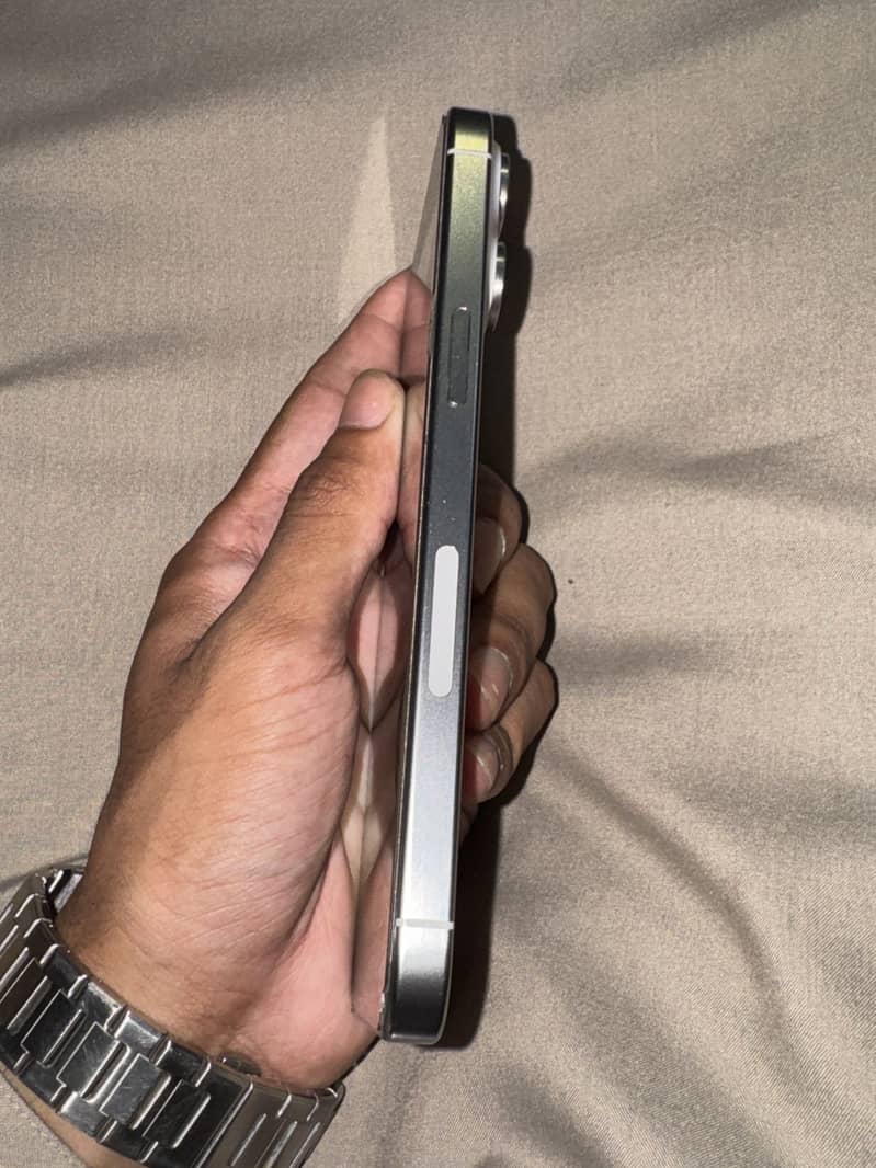 Apple iPhone 15 Pro Max 3