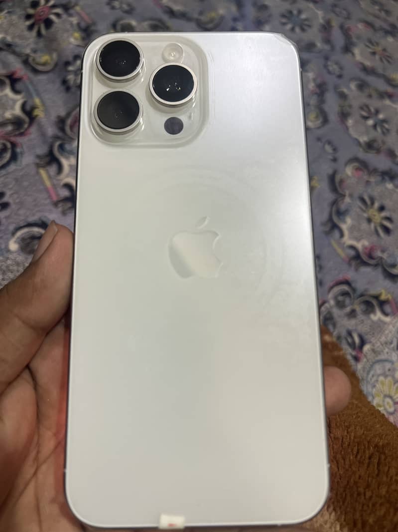Apple iPhone 15 Pro Max 3